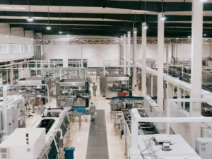 Osuszacze sprężonego powietrza — jak chronić instalację przed wilgocią i utrzymać stabilną pracę zakładu